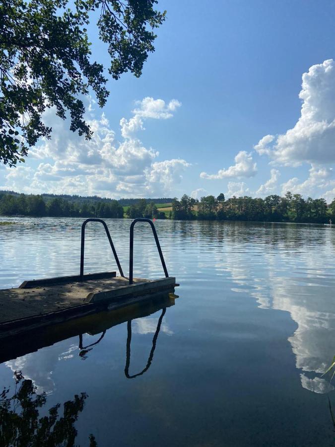 Seepension Ostertach - Am Leitgeringer See Tittmoning Exteriör bild